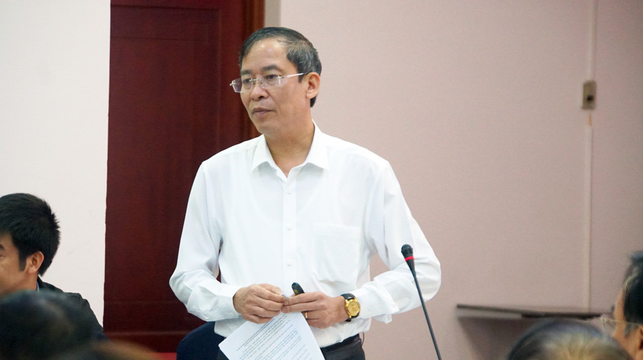 Ông Vũ Minh Đức - Cục trưởng Cục Nhà giáo và Cán bộ quản lý giáo dục báo cáo đề dẫn hội thảo tham vấn chuyên môn về việc xây dựng Luật Nhà giáo. Ảnh: Mạnh Tùng