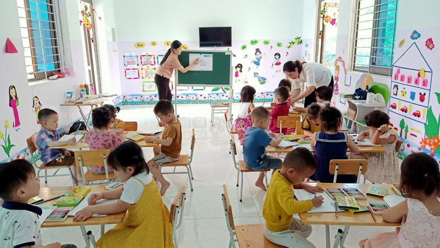 Phòng học khang trang, sạch đẹp tại Trường Mầm non thị trấn Mường Lát (Thanh Hóa). Phòng học khang trang, sạch đẹp tại Trường Mầm non thị trấn Mường Lát (Thanh Hóa).