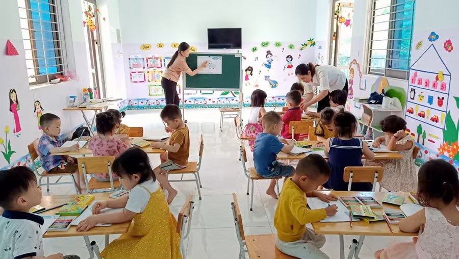 Phòng học khang trang, sạch đẹp tại Trường Mầm non thị trấn Mường Lát (Thanh Hóa). Phòng học khang trang, sạch đẹp tại Trường Mầm non thị trấn Mường Lát (Thanh Hóa).