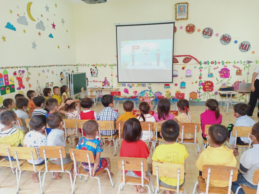 Phòng học sạch đẹp tại Trường Mầm non Nhi Sơn (Mường Lát, Thanh Hóa). Phòng học sạch đẹp tại Trường Mầm non Nhi Sơn (Mường Lát, Thanh Hóa).