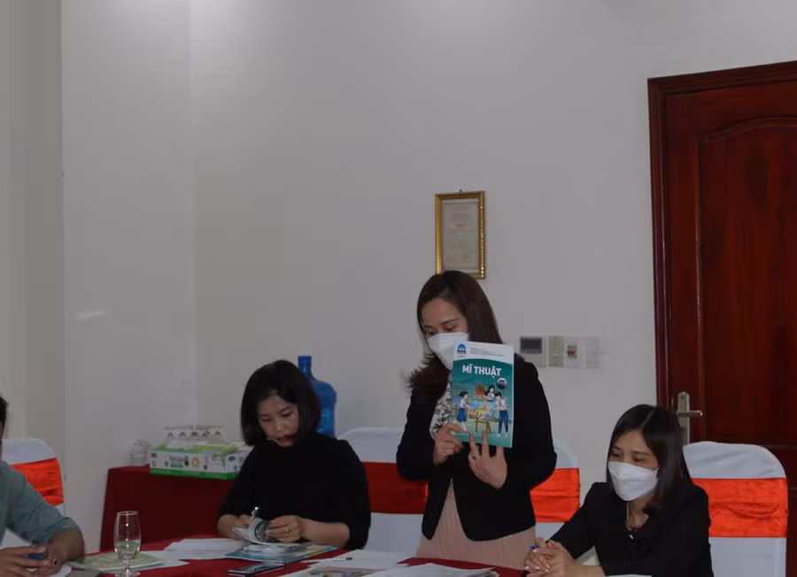 Sở GD&ĐT Thanh Hóa tổ chức họp hội đồng chọn SGK lớp 3, lớp 7 và lớp 10. Sở GD&ĐT Thanh Hóa tổ chức họp hội đồng chọn SGK lớp 3, lớp 7 và lớp 10.