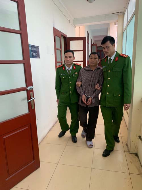 Lộc Văn Đương bị dẫn giải về trụ sở Công an. Lộc Văn Đương bị dẫn giải về trụ sở Công an.