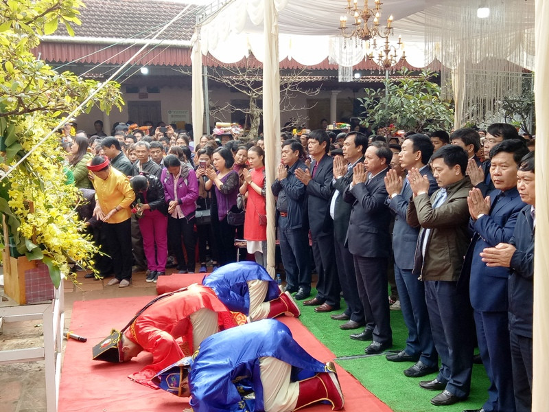 Lãnh đạo tỉnh Thanh Hóa và lãnh đạo các huyện Triệu Sơn, Nông Cống, Như Thanh về dự lễ. Lãnh đạo tỉnh Thanh Hóa và lãnh đạo các huyện Triệu Sơn, Nông Cống, Như Thanh về dự lễ.