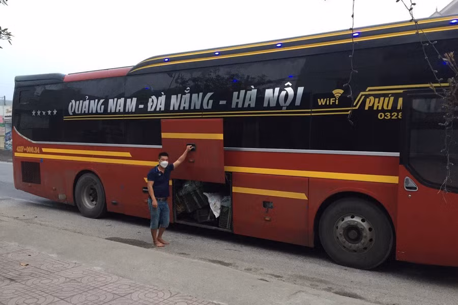 Xe giường nằm chạy tuyến Quảng Nam - Hà Nội chở động vật không rõ nguồn gốc.