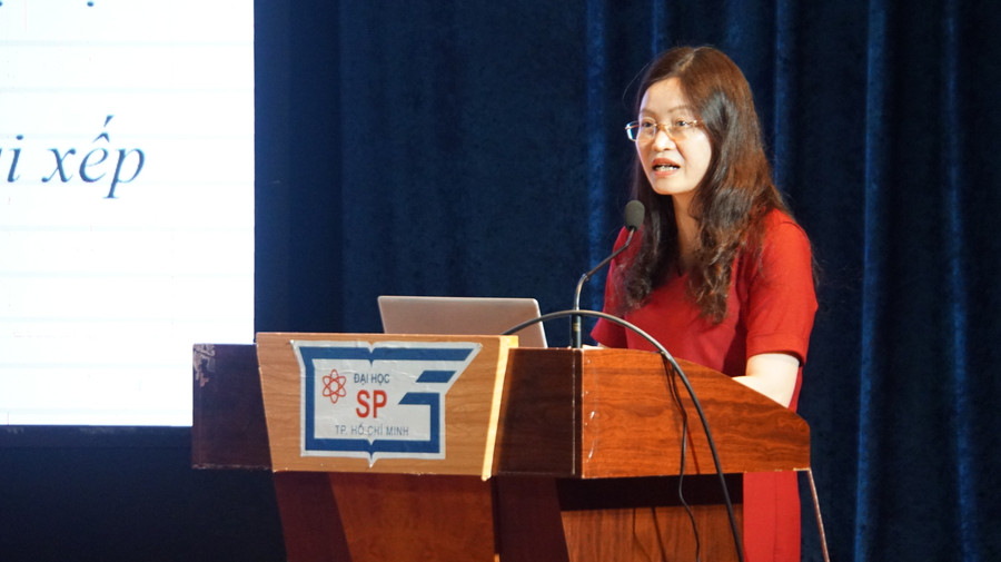 TS Nguyễn Thị Hạnh, Phó Vụ trưởng Vụ Tổ chức cán bộ (Bộ GD&amp;ĐT) trình bày tại Hội nghị. Ảnh: Mạnh Tùng