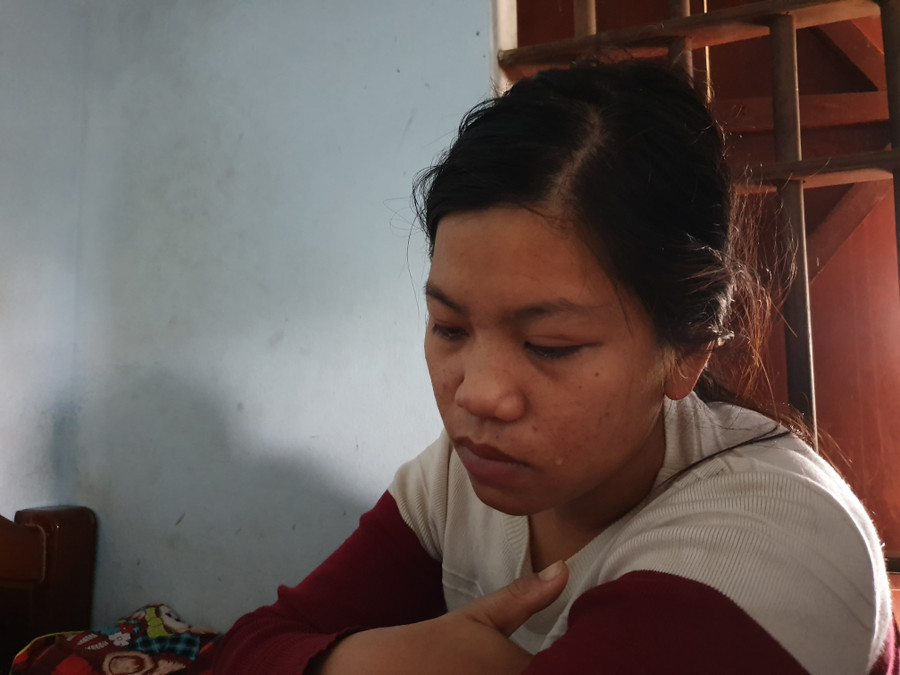 Qua hơn 10 ngày chờ đợi, hi vọng ở quê nhà về sự sống sót của chồng, con mất liên lạc ngày càng lụi tắt Qua hơn 10 ngày chờ đợi, hi vọng ở quê nhà về sự sống sót của chồng, con mất liên lạc ngày càng lụi tắt