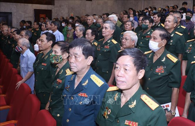 Các cựu chiến binh, quân tình nguyện, chuyên gia Việt Nam từng chiến đấu và công tác tại Lào dự lễ kỷ niệm.