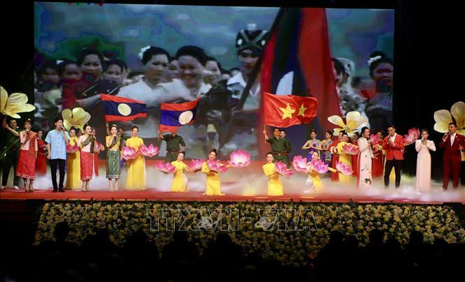 Chương trình nghệ thuật chào mừng lễ kỷ niệm.