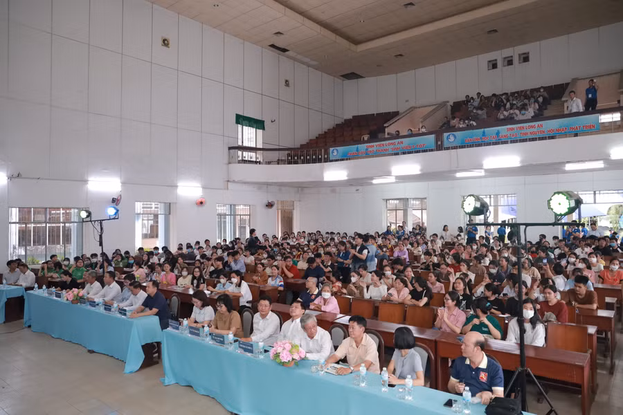 Ngày hội Hướng nghiệp và Tư vấn tuyển sinh - OPEN DAY 2024 của Trường Đại học Sư phạm TPHCM tại Phân hiệu Long An. (Ảnh: HCMUE)