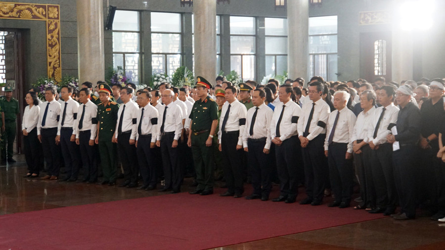 Các đại biểu tham dự lễ truy điệu GS.TS Trần Hồng Quân, sáng 29/8. (Ảnh: Mạnh Tùng) Các đại biểu tham dự lễ truy điệu GS.TS Trần Hồng Quân, sáng 29/8. (Ảnh: Mạnh Tùng)