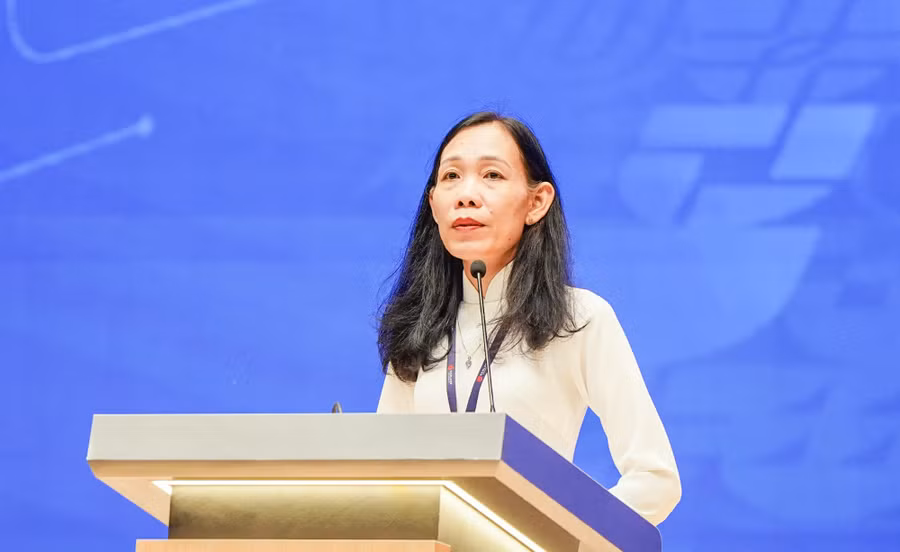 PGS.TS Trần Thị Mỹ Diệu tham luận tại chương trình. Ảnh: NTCC