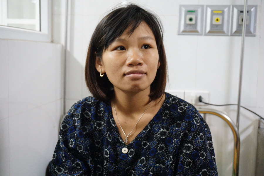 Sản phụ Cao Thị Thảo tưởng bác sĩ đùa khi thông báo còn 1 bé gái nữa trong bụng sau khi đã bắt 2 bé ra trước