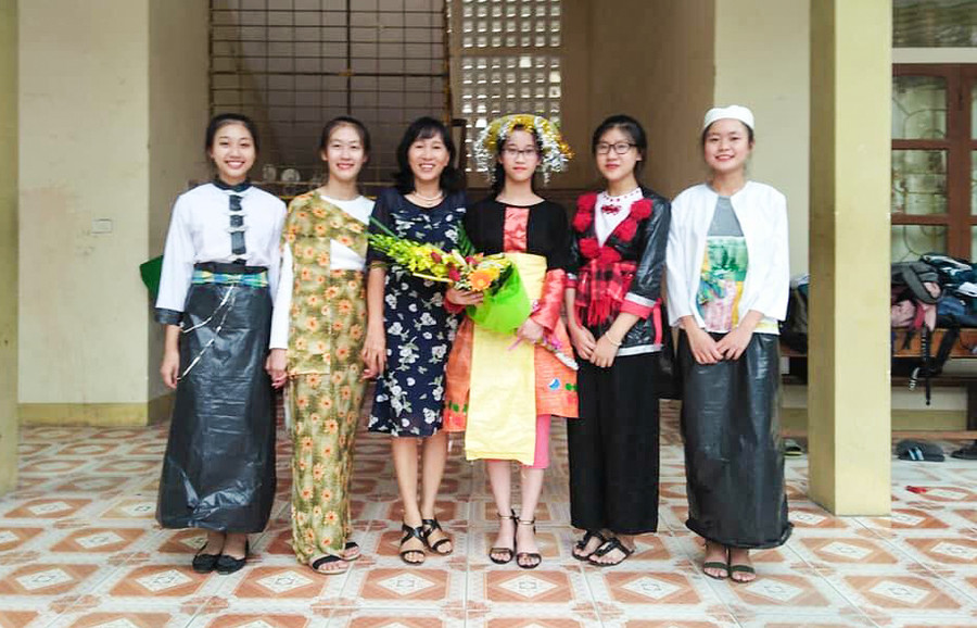 Trang phục các dân tộc miền núi phía Bắc từ vật liệu tái chế Trang phục các dân tộc miền núi phía Bắc từ vật liệu tái chế