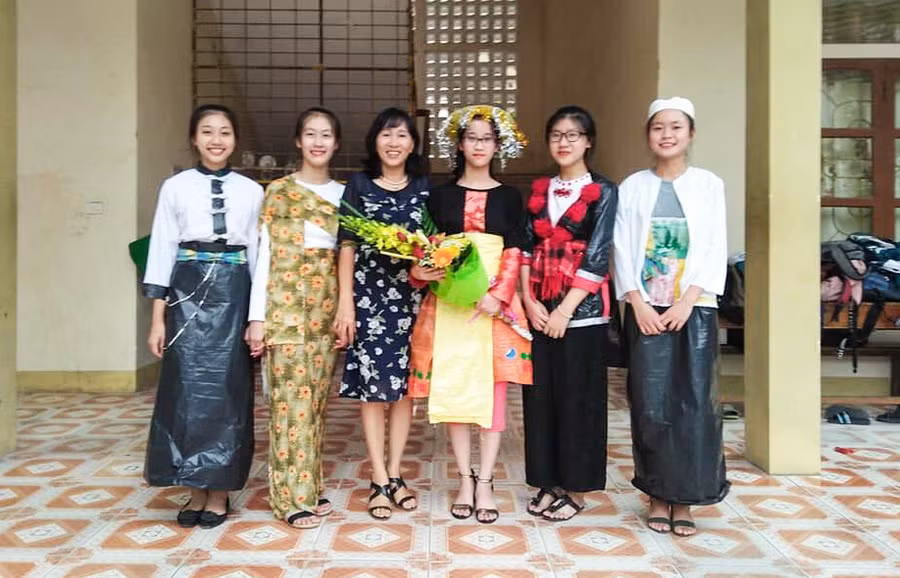 Trang phục các dân tộc miền núi phía Bắc từ vật liệu tái chế