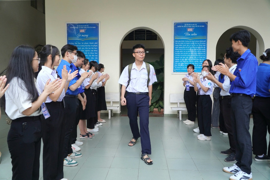 Thí sinh dự thi đánh giá năng lực chuyên biệt môn Toán tại Trường Đại học Sư phạm TPHCM, sáng 29/3. Ảnh: Minh Nhật Thí sinh dự thi đánh giá năng lực chuyên biệt môn Toán tại Trường Đại học Sư phạm TPHCM, sáng 29/3. Ảnh: Minh Nhật