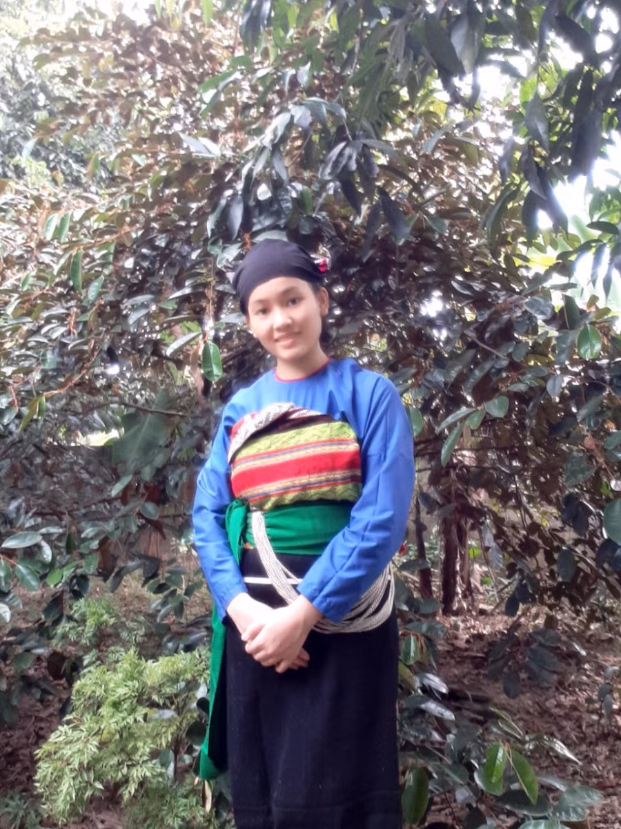 Dù hoàn cảnh khó khăn nhưng cô gái Mường vẫn nỗ lực vươn lên trong học tập.