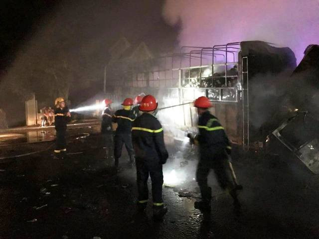 Lực lượng Phòng cháy chữa cháy nỗ lực dập lửa Lực lượng Phòng cháy chữa cháy nỗ lực dập lửa