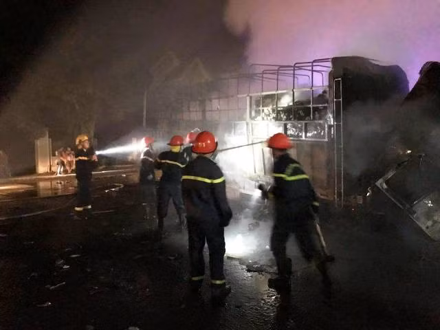 Lực lượng Phòng cháy chữa cháy nỗ lực dập lửa Lực lượng Phòng cháy chữa cháy nỗ lực dập lửa