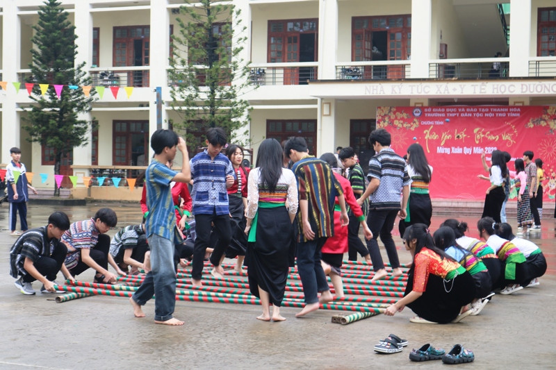 ... và nhảy sạp... ... và nhảy sạp...