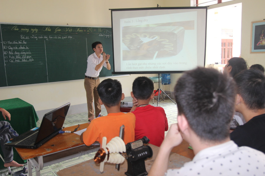 Giáo viên của trường phải dạy "đa phương tiện": Viết, nói, và ký hiệu