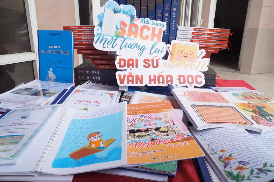 Các bài dự thi được thể hiện bằng nhiều hình thức: viết tay, vẽ tranh, dựng clip tiếng Việt và song ngữ Việt - Anh.