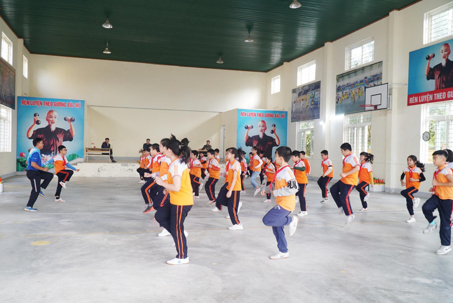 Phần thi thực hành tiết dạy diễn ra từ ngày 14-17/12 tại Trường Tiểu học Nguyễn Trãi (phường Quán Bàu) và Trường Tiểu học Nghi Phú 2 (xã Nghi Phú) thành phố Vinh, Nghệ An. Tại các trường này cơ sở vật chất, phòng học đảm bảo để thí sinh dự thi ở các môn văn hóa, nghệ thuật và giáo dục thể chất. Dù thời gian chuẩn bị không dài nhưng các giáo viên dự thi cho biết học sinh rất tự tin, cởi mở và hợp tác tốt, hào hứng với các hoạt động mà thầy cô tổ chức.