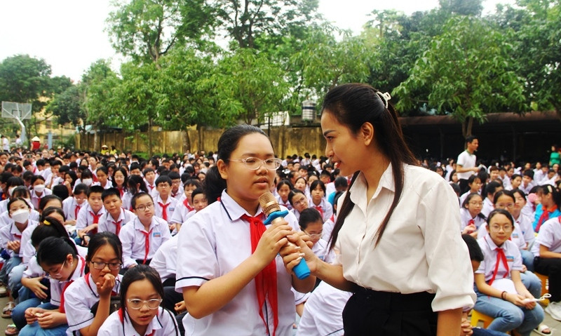 Học sinh giao lưu cùng diễn giả tại chương trình. Ảnh: TL. Học sinh giao lưu cùng diễn giả tại chương trình. Ảnh: TL.