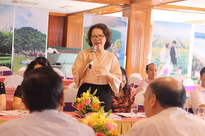 Bà Nguyễn Thị Tiến - Phó GĐ Sở GD&ĐT Bắc Giang phát biểu ý kiến