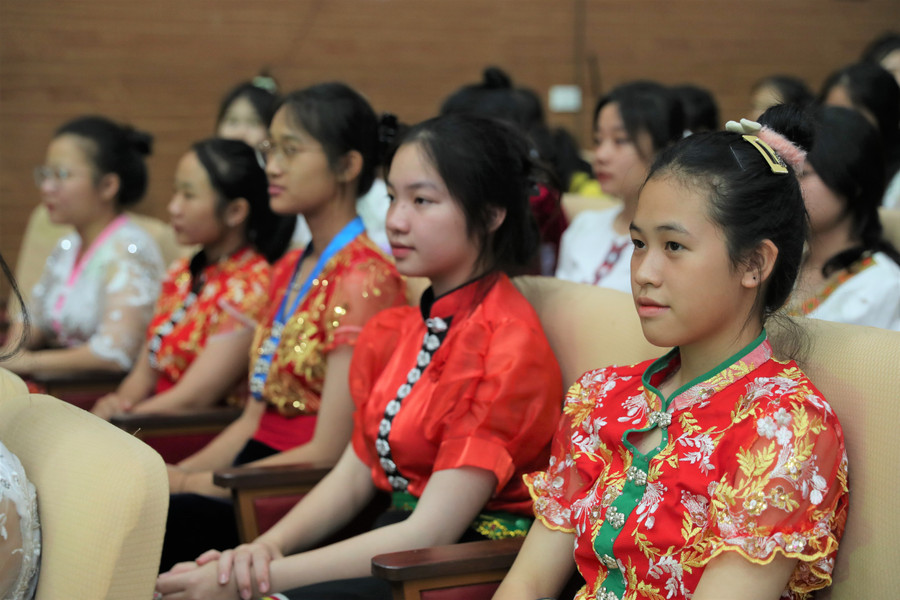Trong số các học sinh được tuyên dương, có nhiều em đến từ vùng sâu, vùng xa đặc biệt khó khăn, học sinh là con em đồng bào dân tộc thiểu số. Ảnh: Hồ Lài. Trong số các học sinh được tuyên dương, có nhiều em đến từ vùng sâu, vùng xa đặc biệt khó khăn, học sinh là con em đồng bào dân tộc thiểu số. Ảnh: Hồ Lài.