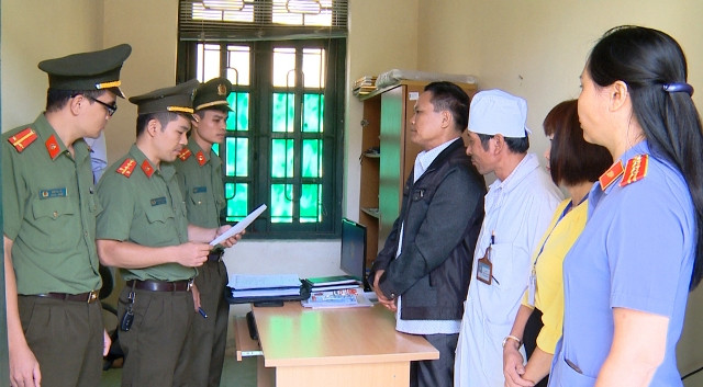 Công an thực hiện lệnh bắt giữ ông Phan Văn Giỏi. Công an thực hiện lệnh bắt giữ ông Phan Văn Giỏi.