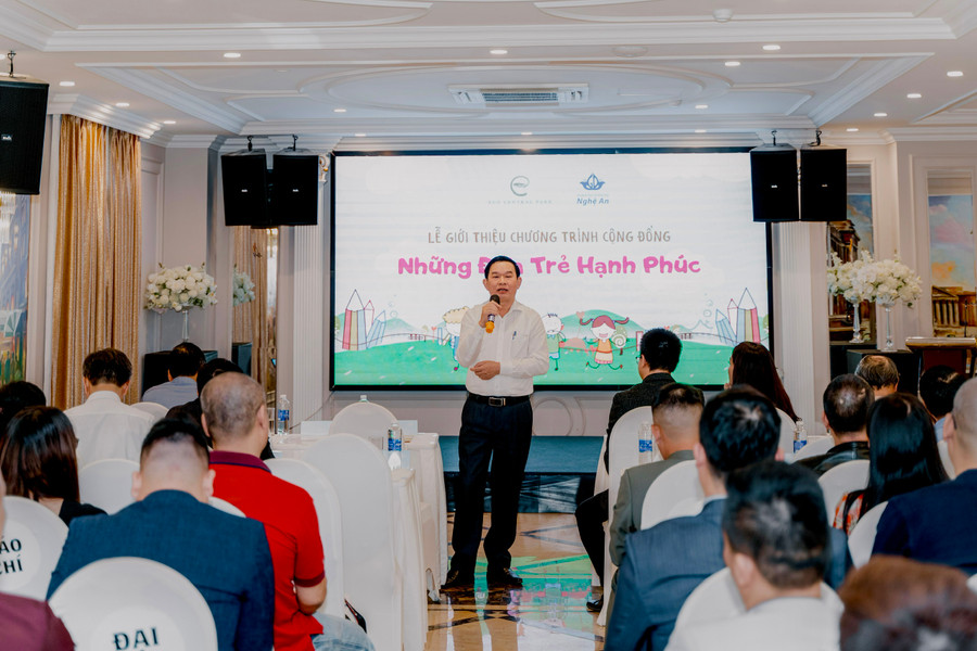 Ông Đào Công Lợi - Phó Giám đốc Sở GD&amp;ĐT Nghệ An cam kết sẽ cùng tổ chức, điều hành và triển khai chương trình để những suất học bổng đến đúng học sinh khó khăn, cần hỗ trợ.