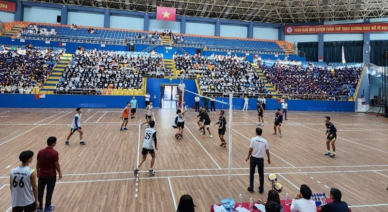 Trận chung kết bóng chuyền da nam giữa đội Trường THPT Bình Sơn và Trung tâm GDNN-GDTX huyện Lập Thạch Trận chung kết bóng chuyền da nam giữa đội Trường THPT Bình Sơn và Trung tâm GDNN-GDTX huyện Lập Thạch