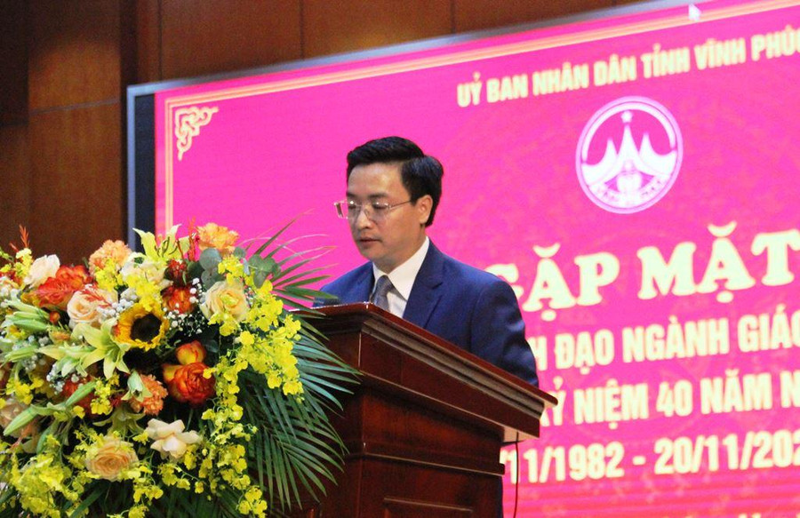 Giám đốc Sở GD&amp;ĐT Vĩnh Phúc Nguyễn Văn Huyến phát biểu tại buổi gặp mặt.