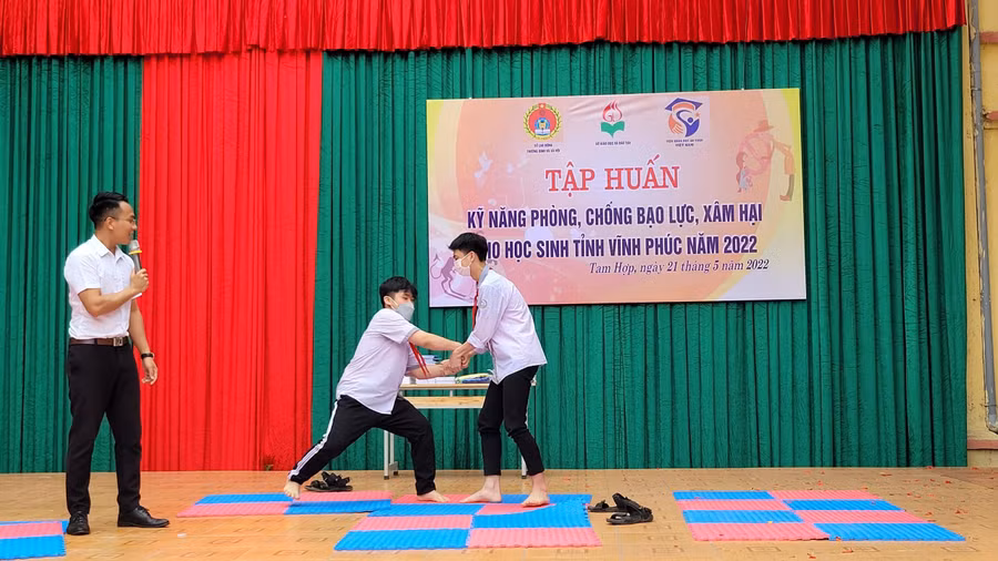 Hoạt động ngoại khóa tại Trường THCS Tam Hợp về phòng chống bạo lực học đường