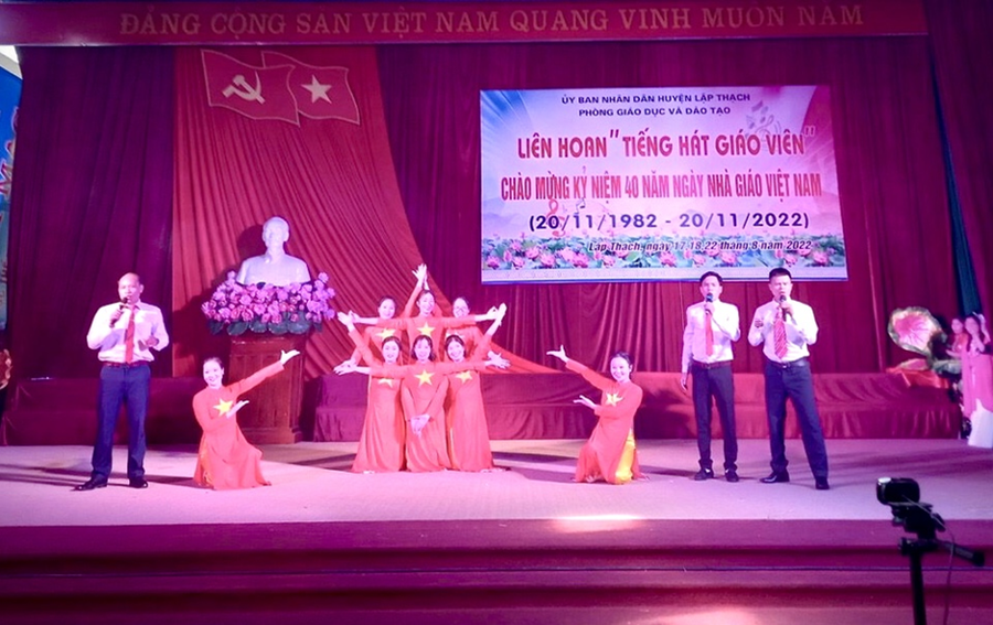 Liên hoan “Tiếng hát giáo viên” do Phòng GD&amp;ĐT huyện Lập Thạch tổ chức.