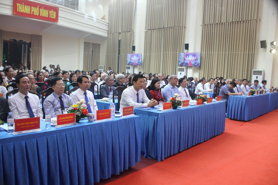 Các đại biểu tham dự buổi lễ. Các đại biểu tham dự buổi lễ.