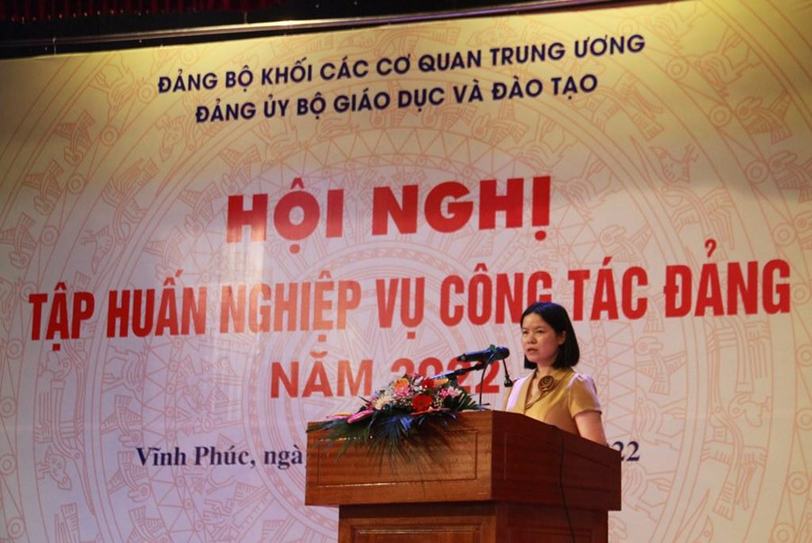 Bà Vũ Thị Hạnh, Phó Bí thư Thường trực Đảng ủy Bộ GD&ĐT quán triệt nội dung một số văn bản của Đảng. Bà Vũ Thị Hạnh, Phó Bí thư Thường trực Đảng ủy Bộ GD&ĐT quán triệt nội dung một số văn bản của Đảng.