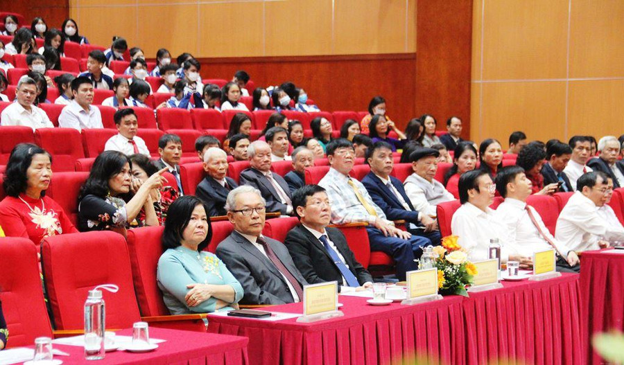 Các đại biểu tham dự buổi gặp mặt.