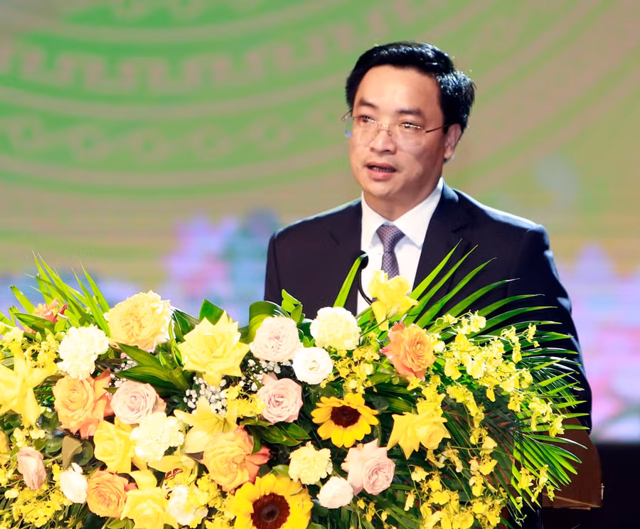 Giám đốc Sở GD&amp;ĐT Vĩnh Phúc Nguyễn Văn Huyến phát biểu tại buổi lễ