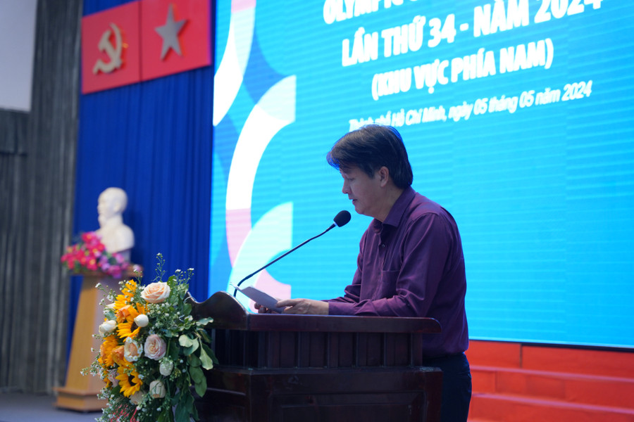 GS. TS Nguyễn Hữu Lộc phát biểu khai mạc cuộc thi. Ảnh: Như Quỳnh