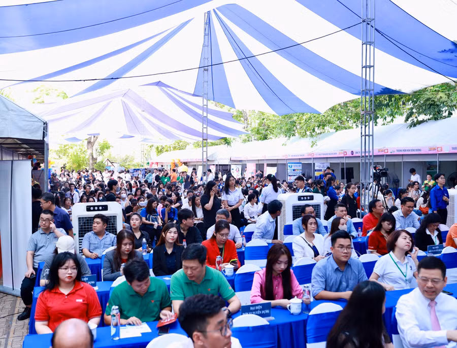 Chương trình tọa đàm tại ngày hội việc làm. Ảnh: M.T
