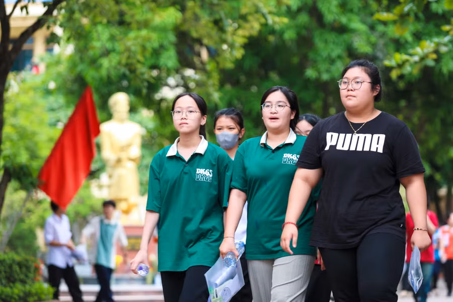 Kết thúc bài thi môn Toán, thí sinh Nghệ An cũng đã hoàn thành kỳ thi tuyển sinh vào lớp 10. Ảnh: Hồ Lài