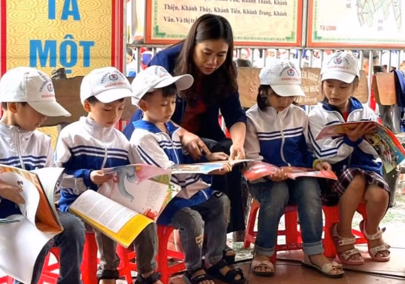 Cô trò Trường TH Khánh Nhạc B (Ninh Bình). Ảnh: NT Cô trò Trường TH Khánh Nhạc B (Ninh Bình). Ảnh: NT