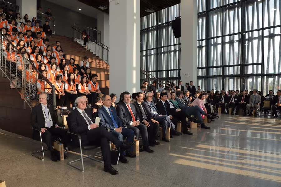 Đại biểu dự buổi nói chuyện của Tổng thống Đức Frank-Walter Steinmeier với giảng viên, sinh viên VGU. Ảnh: VGU