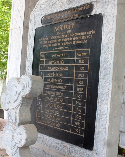 Bia ghi danh các anh hùng liệt sĩ tại hang Co Phương. Ảnh: Thế Lượng Bia ghi danh các anh hùng liệt sĩ tại hang Co Phương. Ảnh: Thế Lượng