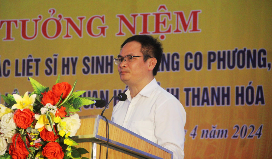 Ông Nguyễn Đức Dũng, Chủ tịch UBND huyện Quan Hóa phát biểu tại lễ tưởng niệm các liệt sĩ. (Ảnh: Thế Lượng) Ông Nguyễn Đức Dũng, Chủ tịch UBND huyện Quan Hóa phát biểu tại lễ tưởng niệm các liệt sĩ. (Ảnh: Thế Lượng)