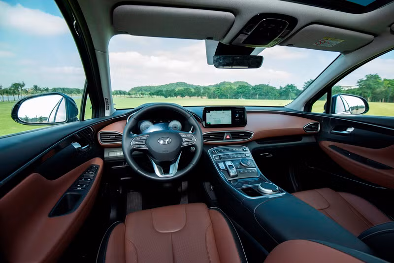 Nội thất ấn tượng với vật liệu da mềm