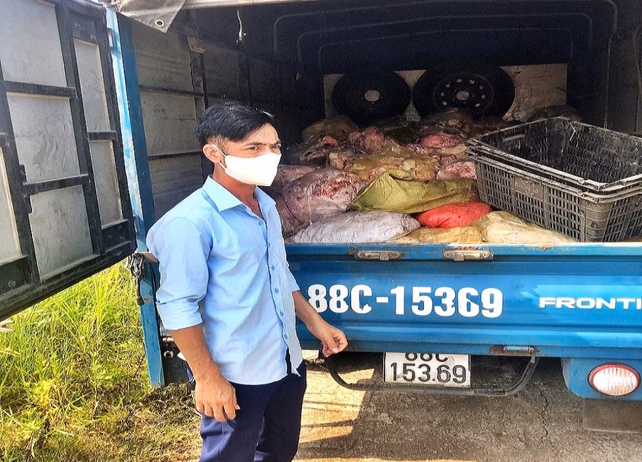 875kg sản phẩm động vật có dấu hiệu phân hủy, bốc mùi hôi thối đang trên đường vận chuyển thì bị phát hiện