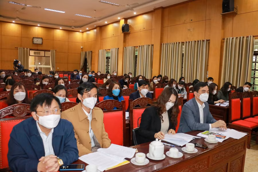 Đại biểu dự Hội nghị triển khai đề án xây dựng trường mầm non, phổ thông tiên tiến.