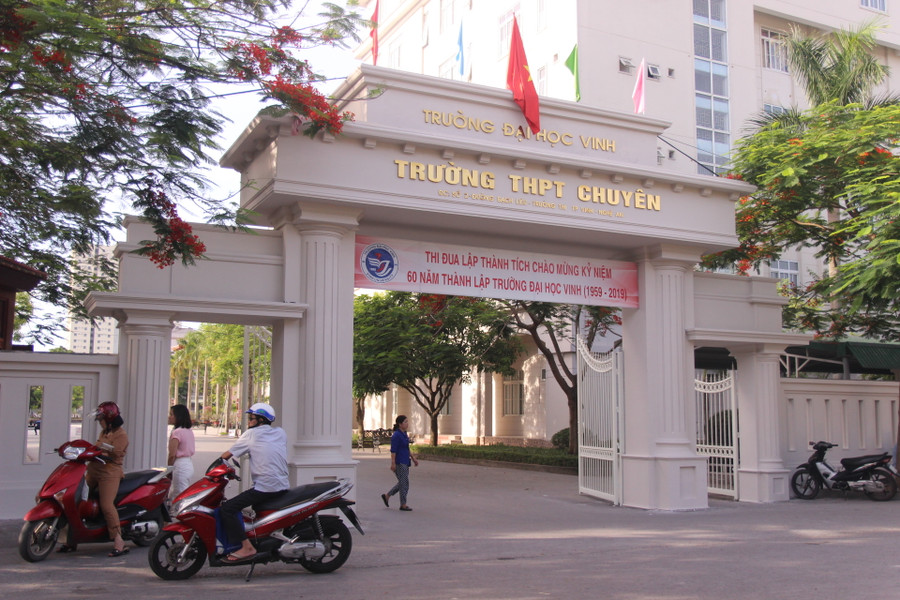 Trường THPT chuyên Đại học Vinh có khoảng 1.500 hồ sơ đăng ký thi tuyển vào lớp 10